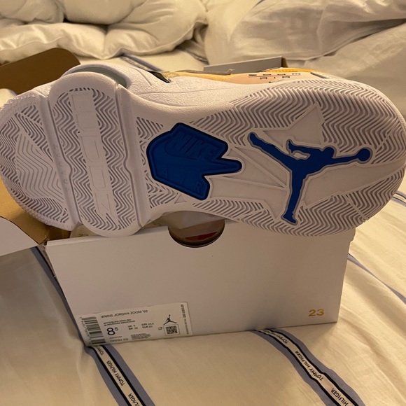 Women new zoom Jordan, new in box. - Picture 2 of 3